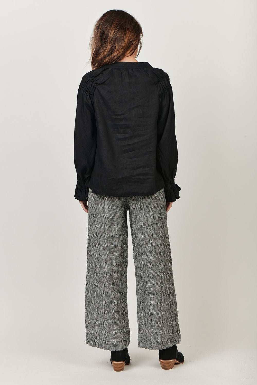 Tina V - Neck Linen Top - Black - OJ23 - Pizazz BoutiqueNaturals By O & J