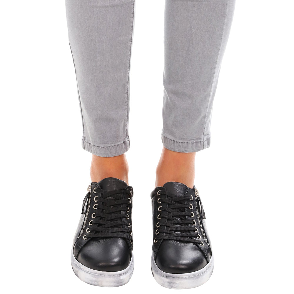Black Tatter Leather Sneaker - RS3 - Pizazz BoutiqueRilassare