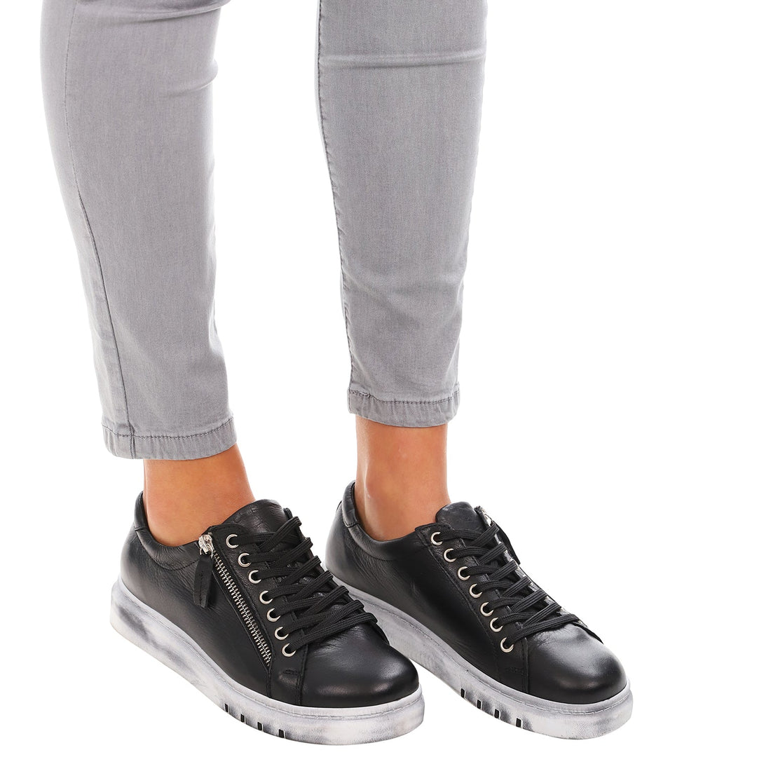 Black Tatter Leather Sneaker - RS3 - Pizazz BoutiqueRilassare
