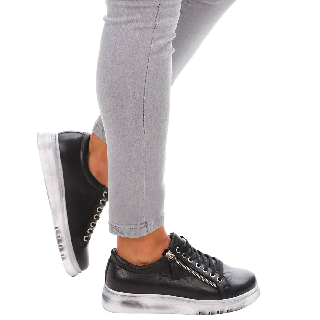 Black Tatter Leather Sneaker - RS3 - Pizazz BoutiqueRilassare