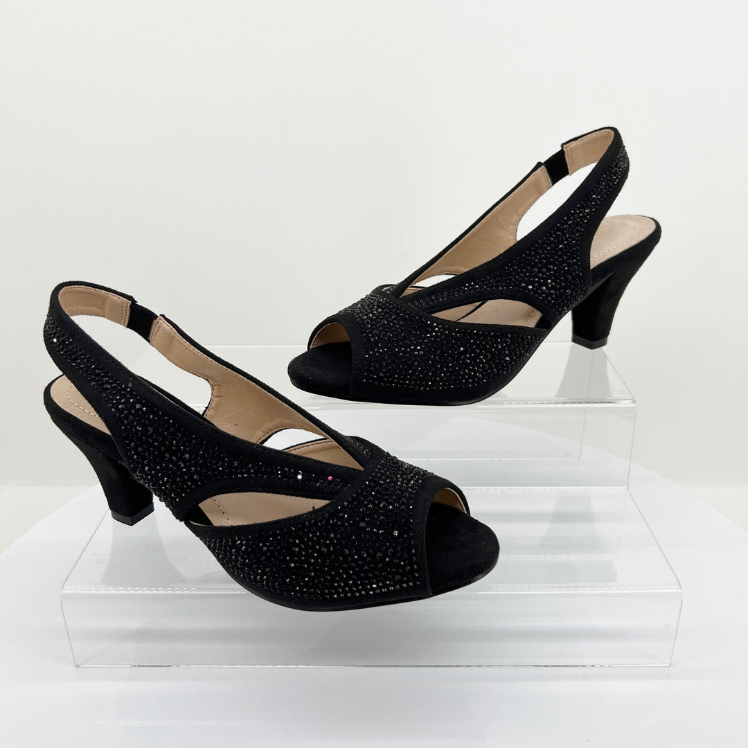 The Emily Shimmer Heel by Clarice showcases a stunning luxurious and glamorous look. Boasting a flattering open toe and two inch heel, these pumps are embossed with scatterings of sparkle to create a bejewelled finish that we love.  Brand : Clarice Style Code : Nagle Colour : Black Micro Synthetic Upper  Leather Sock Open Toe Elastic Ankle Strap