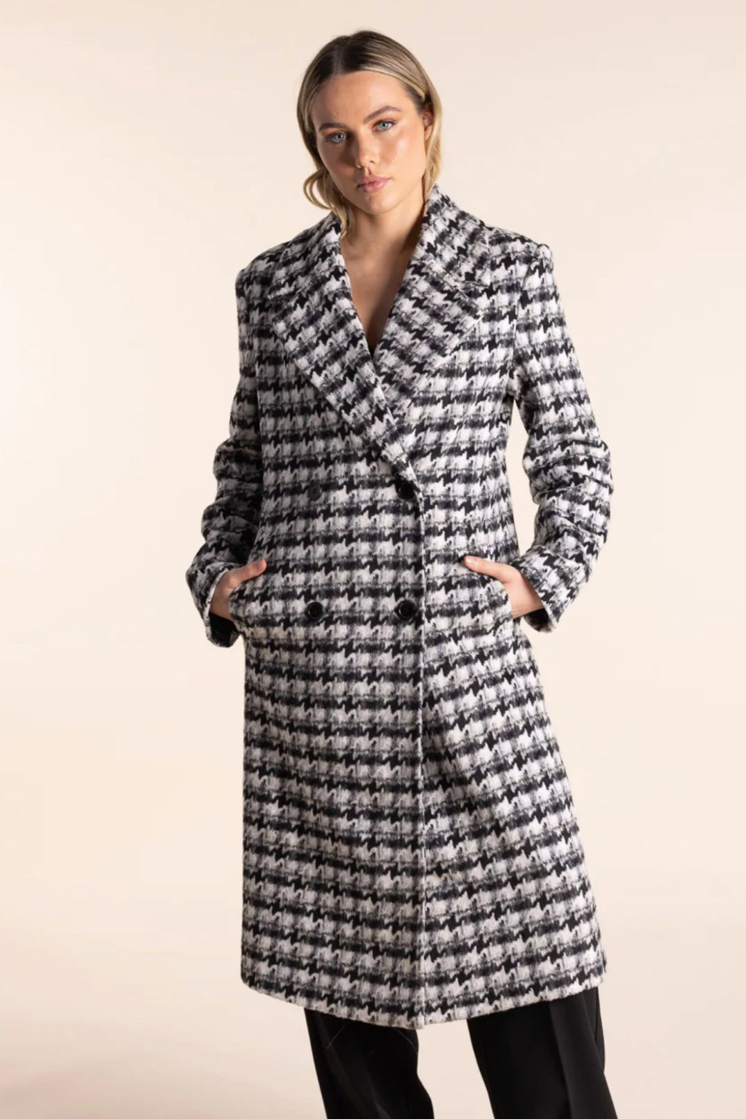 Brand : Two T's Long Check Coat Style Code : 2550 Colour : White/Black check Fabric : Main 95% Polyester 5% Wool,  Lining 97% Polyester 3% Elastane Double Breasted Lined Below the knee length Pockets