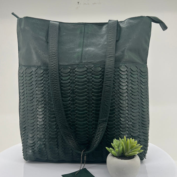 Scallop Large Leather Tote | Emerald | ML42