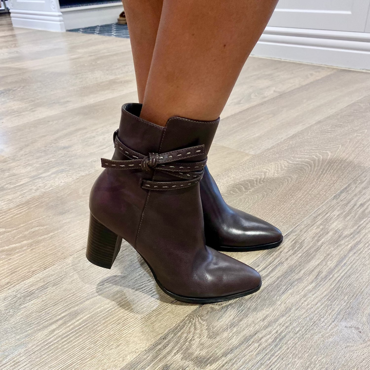 Adaire Boot - Choc- DJ38