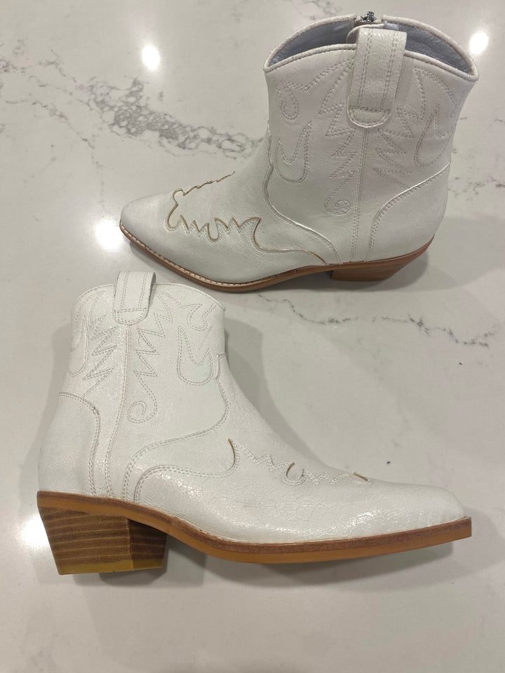 Eerika Boot - White - DJ67