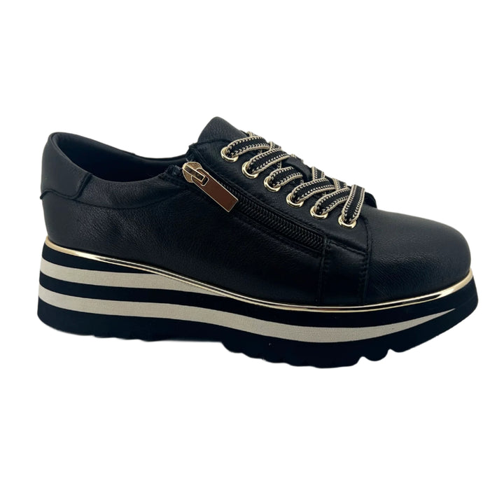 Eammes Sneaker - Black - DJ7