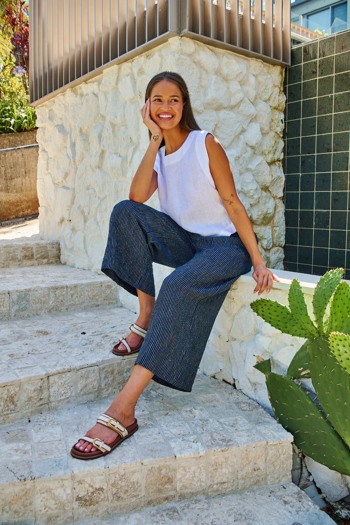 Streamlined Linen Pant