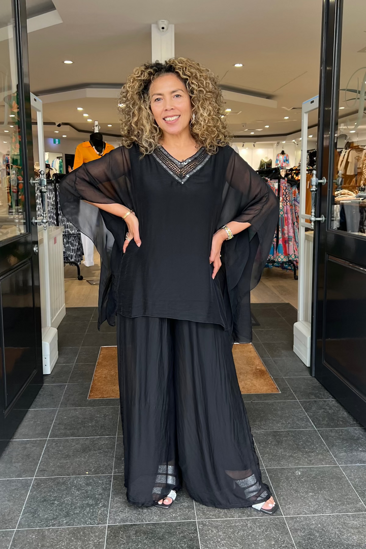 Amelia Squinned V-Neck - Black - CG71