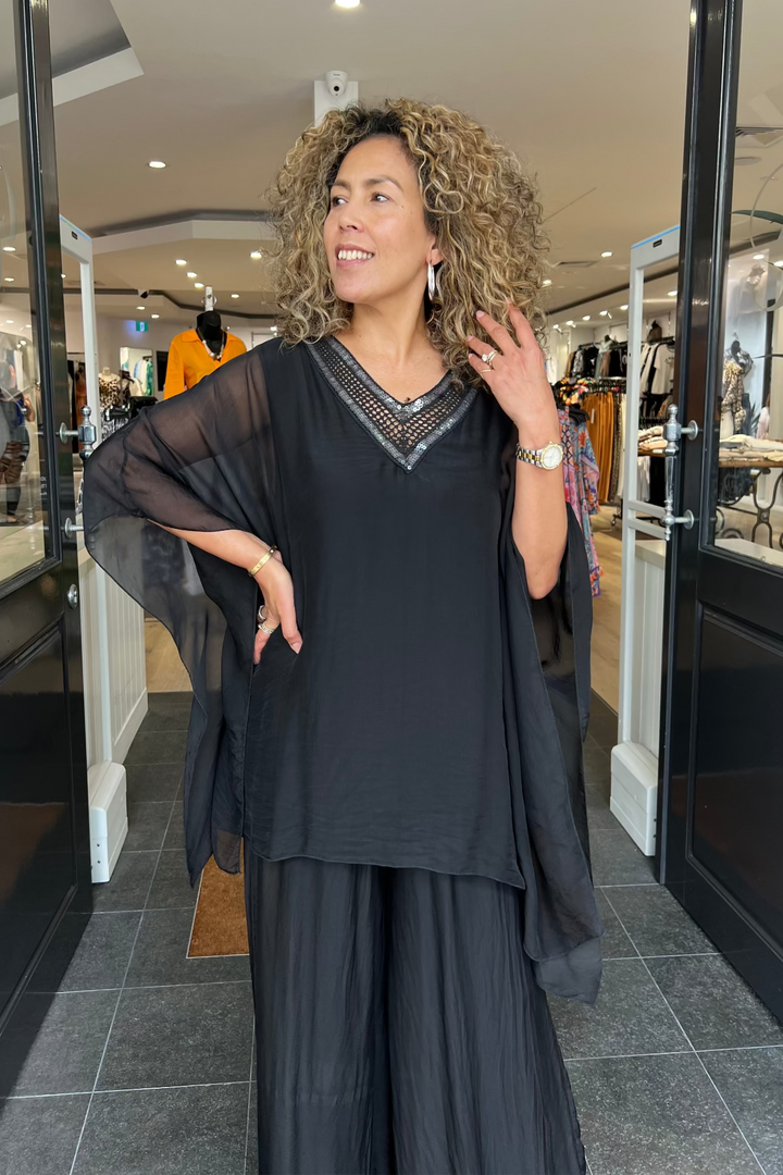 Amelia Squinned V-Neck - Black - CG71