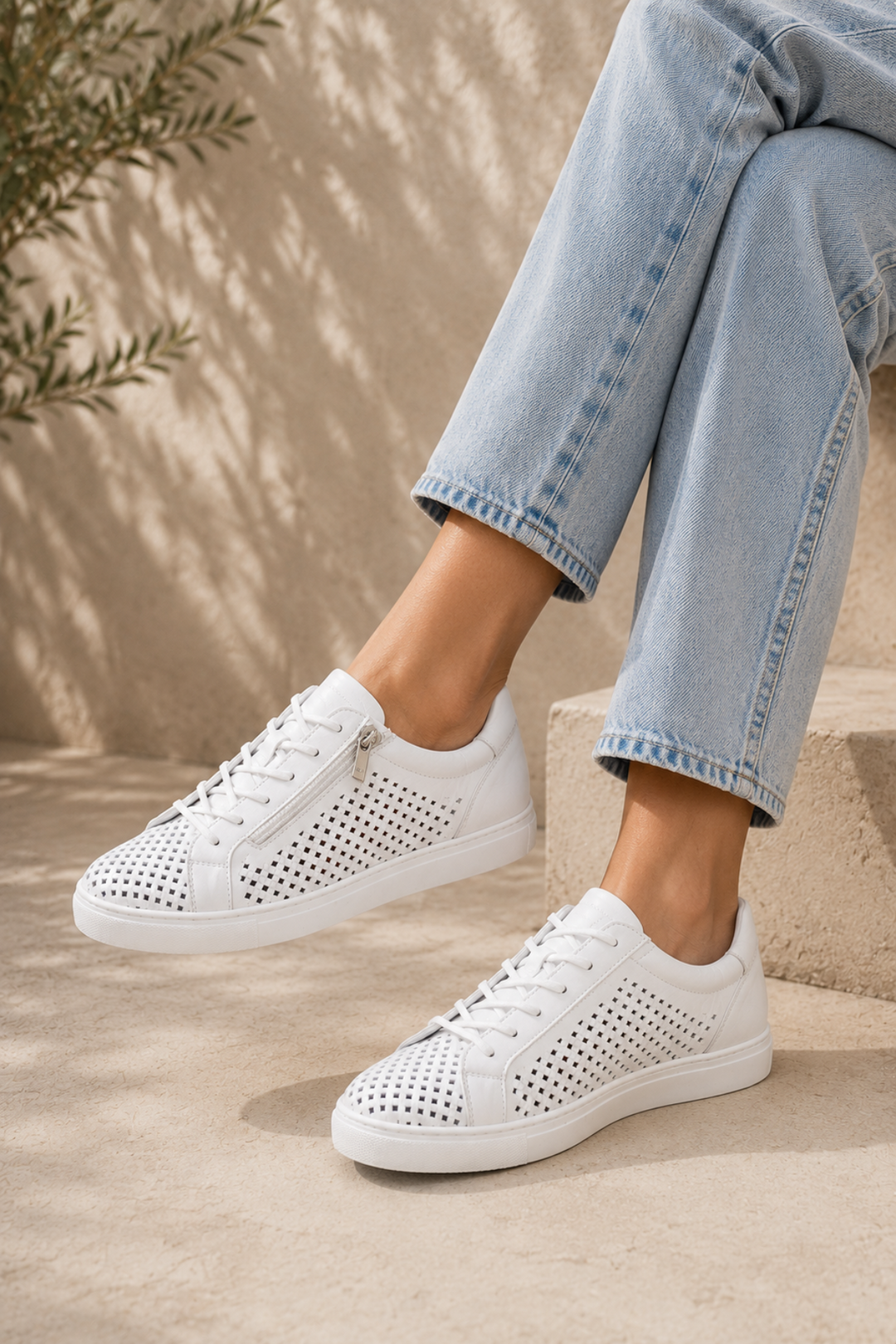 Upshot - White - C26