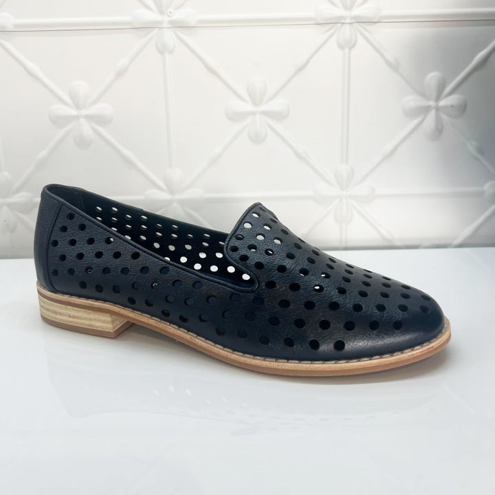 Ariah Shoe - Navy - DJ11 - Pizazz BoutiqueDjango & Juliette