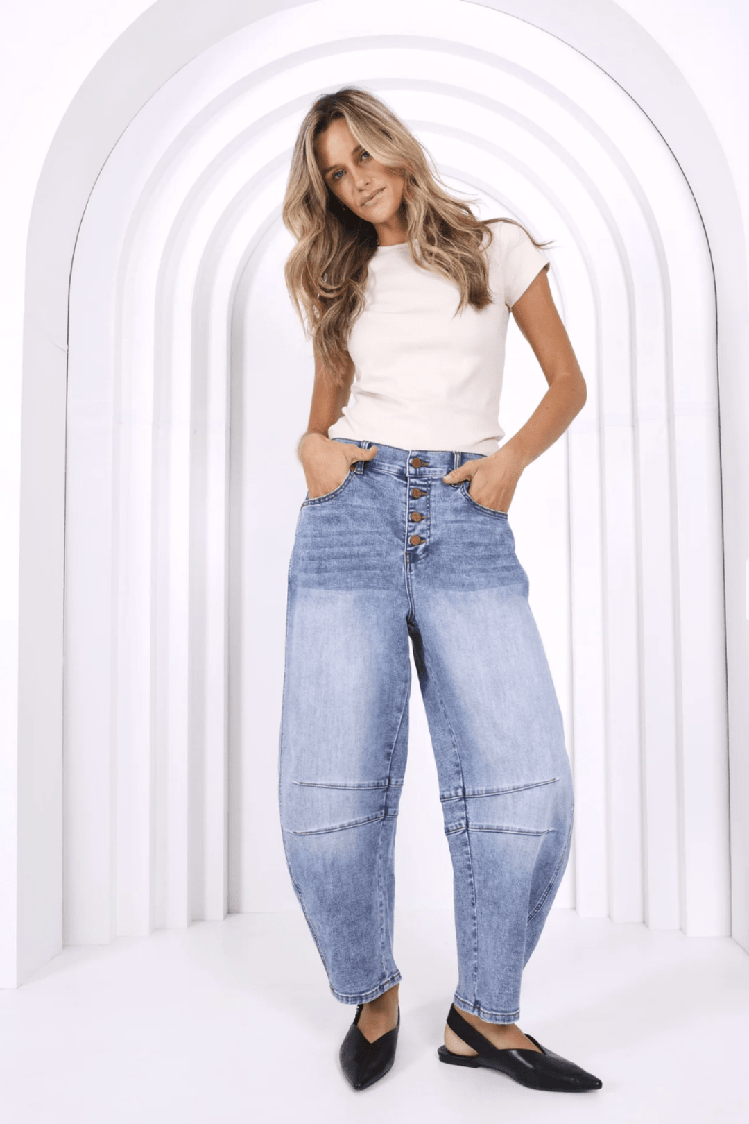 Carson Barrel Jean - Light Wash - MC7 - Pizazz BoutiqueMonaco Jeans