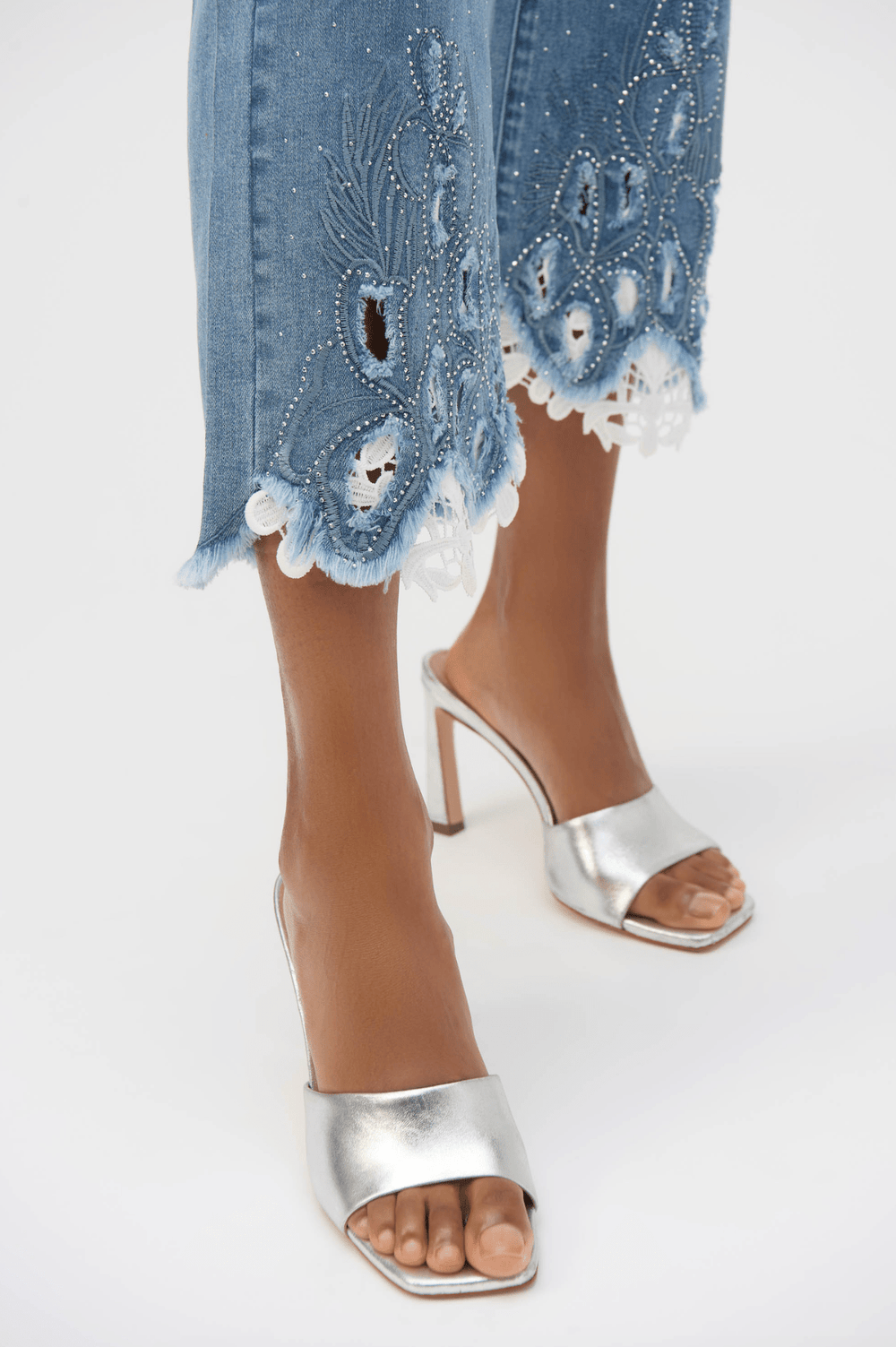 Crop Embroidered Jeans - Denim - JR69 - Pizazz BoutiqueJoseph Ribkoff