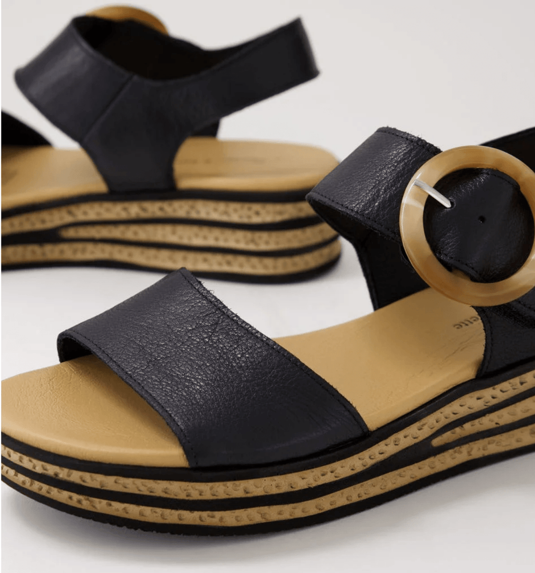 Cubbie Sandal - Black - DJ54 - Pizazz BoutiqueDjango & Juliette