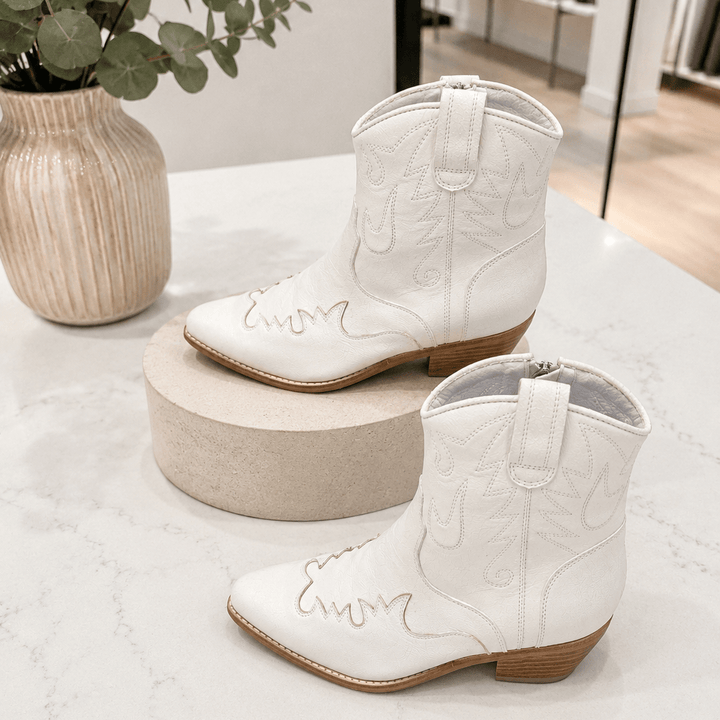 Eerika Boot - White - DJ67 - Pizazz BoutiqueDjango & Juliette