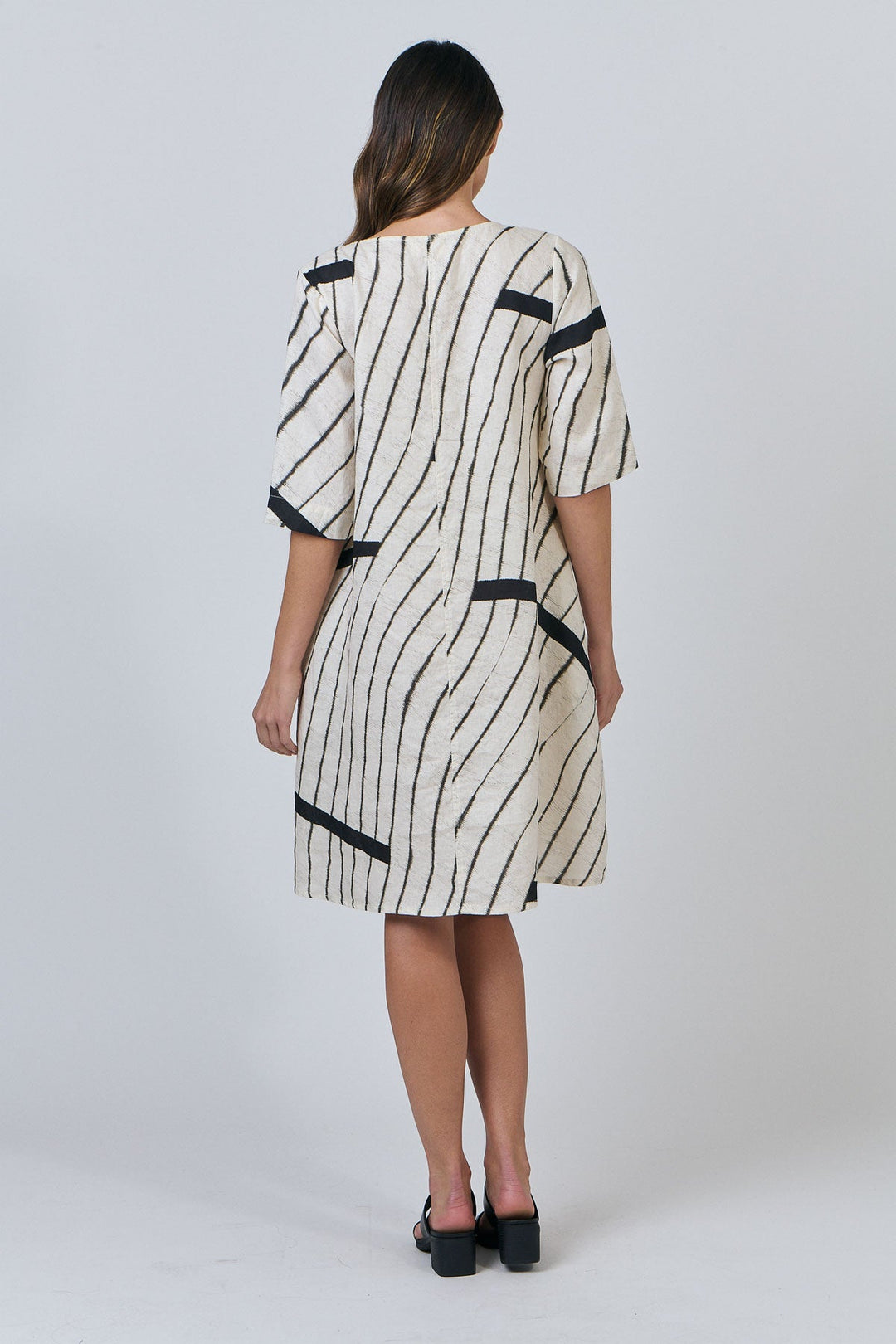 Ellie Linen Dress - Isobars - OJ18 - Pizazz BoutiqueNaturals By O & J