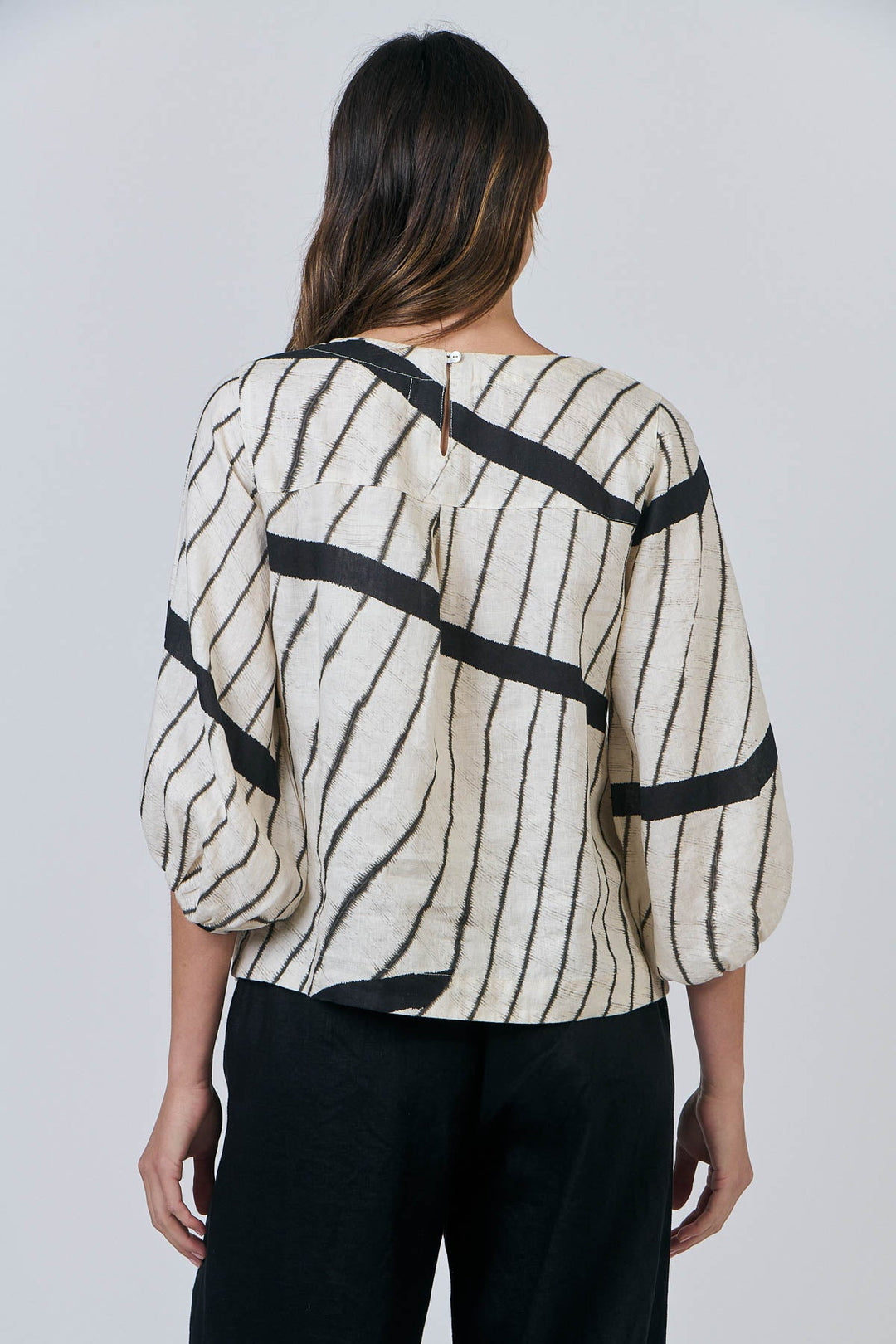 Ember Linen Top - Isobars - OJ40 - Pizazz BoutiqueNaturals By O & J