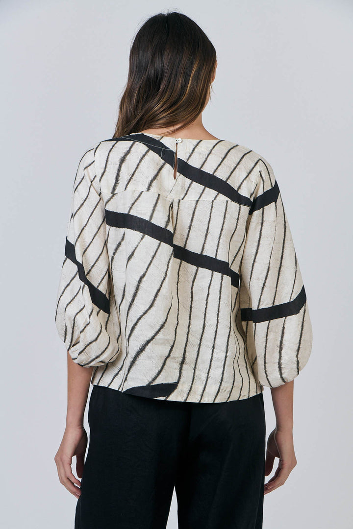 Ember Linen Top - Isobars - OJ40 - Pizazz BoutiqueNaturals By O & J