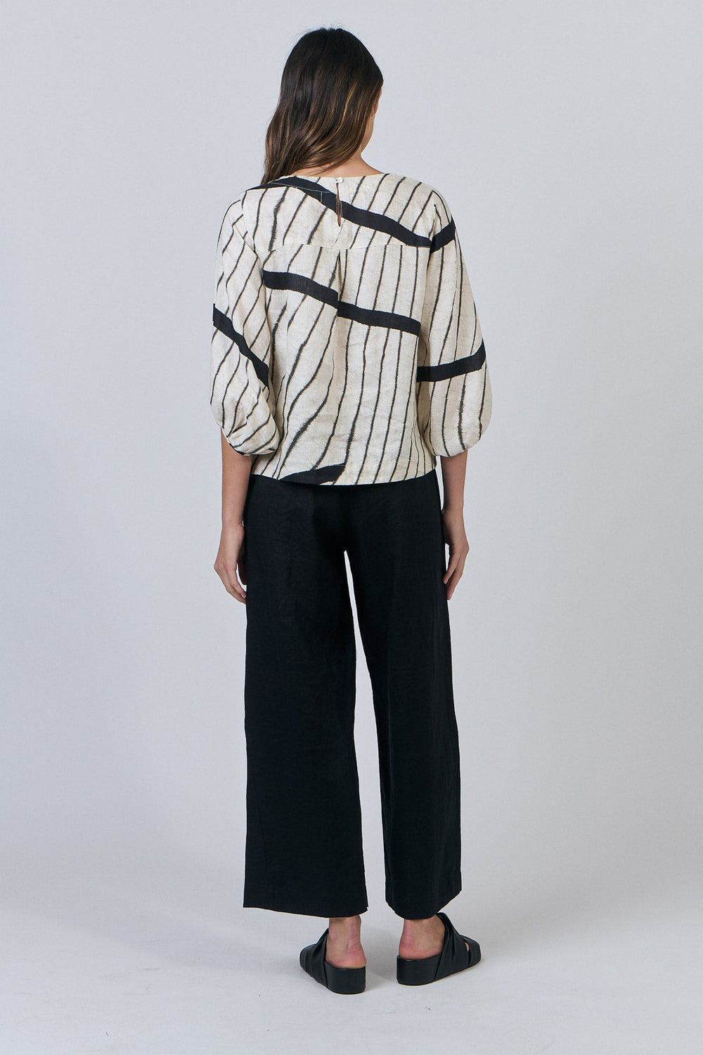 Ember Linen Top - Isobars - OJ40 - Pizazz BoutiqueNaturals By O & J
