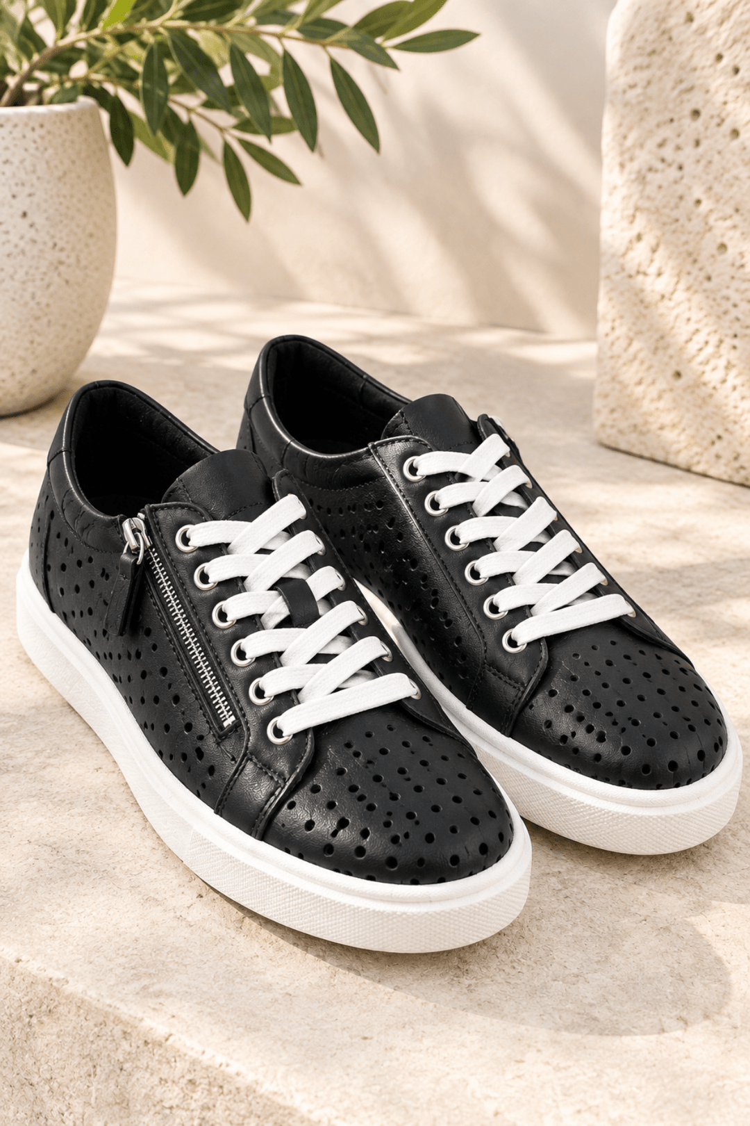 Feather - Black - RS9 - Pizazz BoutiqueRilassare