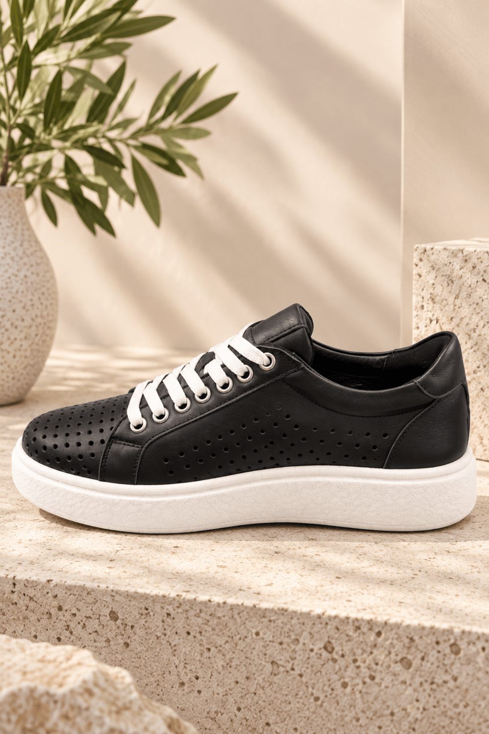 Feather - Black - RS9 - Pizazz BoutiqueRilassare
