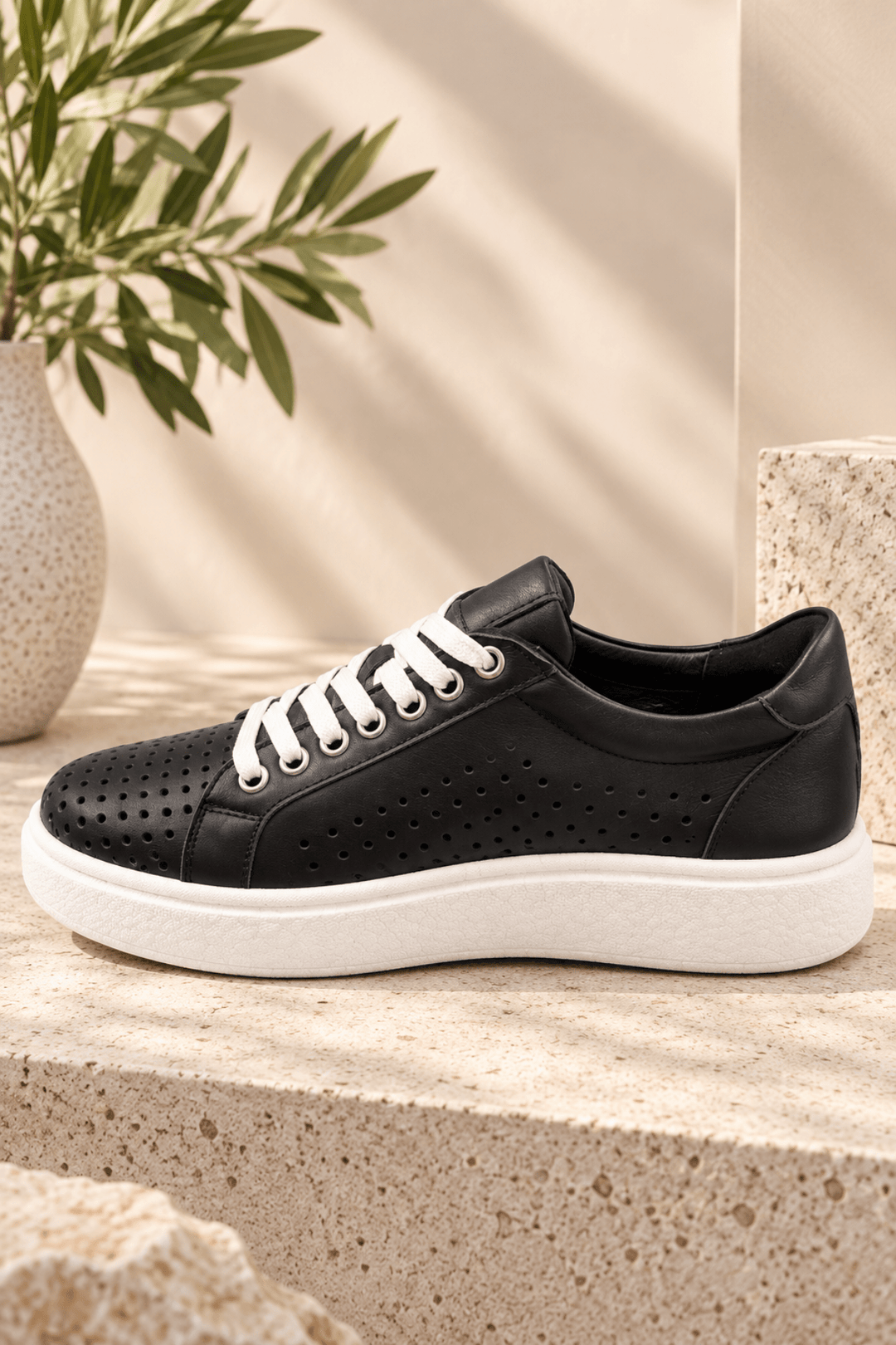 Feather - Black - RS9 - Pizazz BoutiqueRilassare