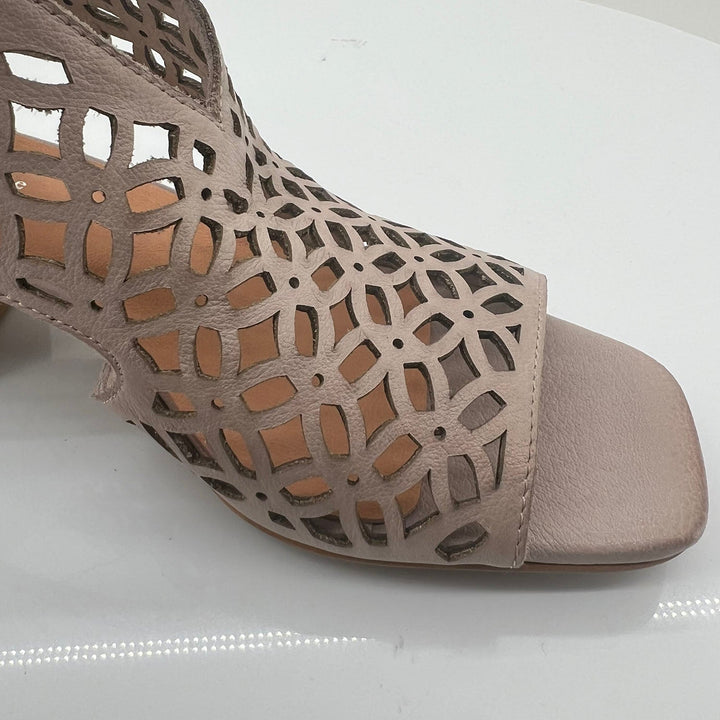Fermina Sandal - Cafe - DJ34 - Pizazz BoutiqueDjango & Juliette