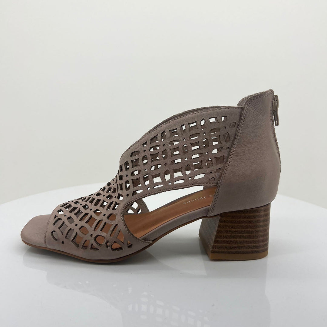 Fermina Sandal - Cafe - DJ34 - Pizazz BoutiqueDjango & Juliette