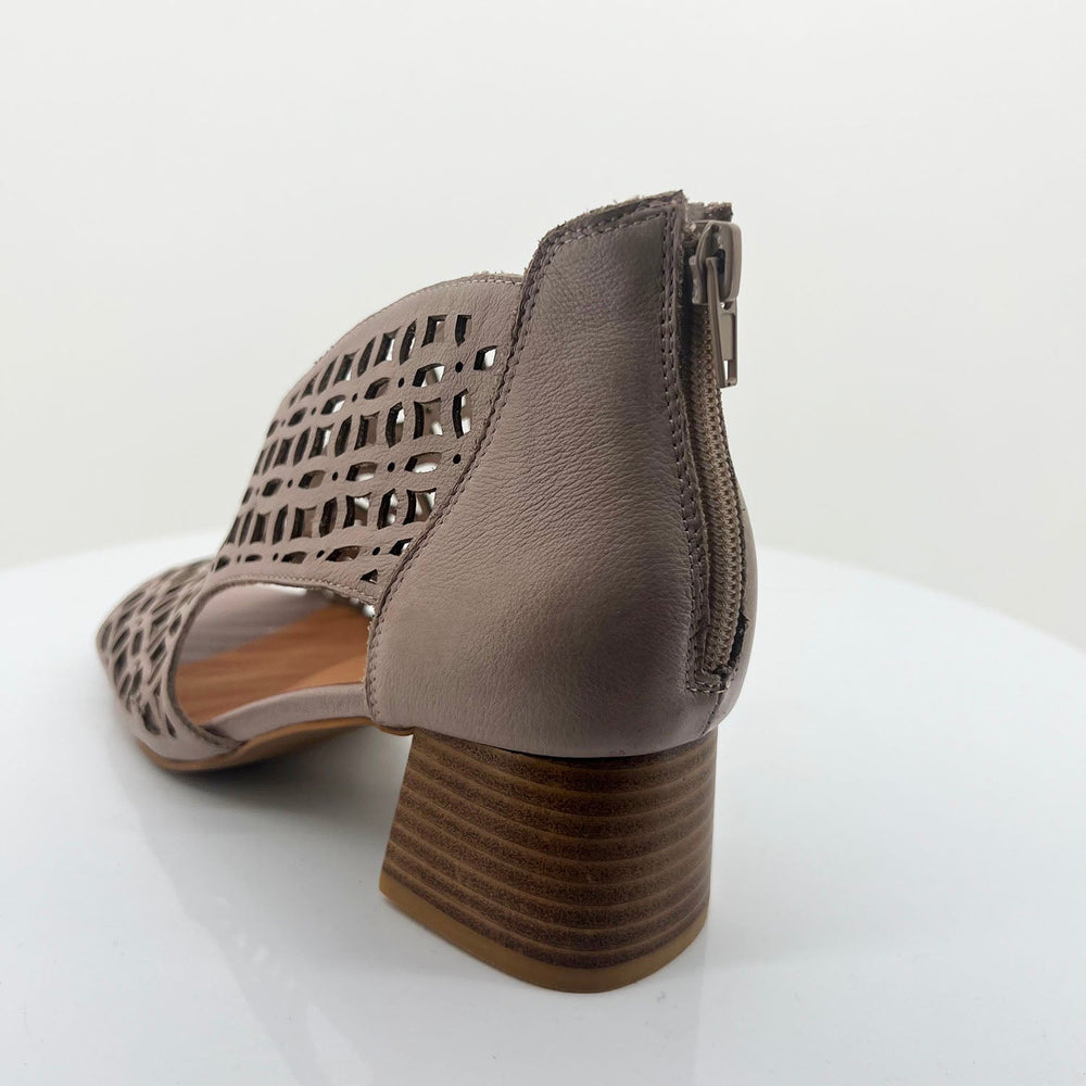 Fermina Sandal - Cafe - DJ34 - Pizazz BoutiqueDjango & Juliette