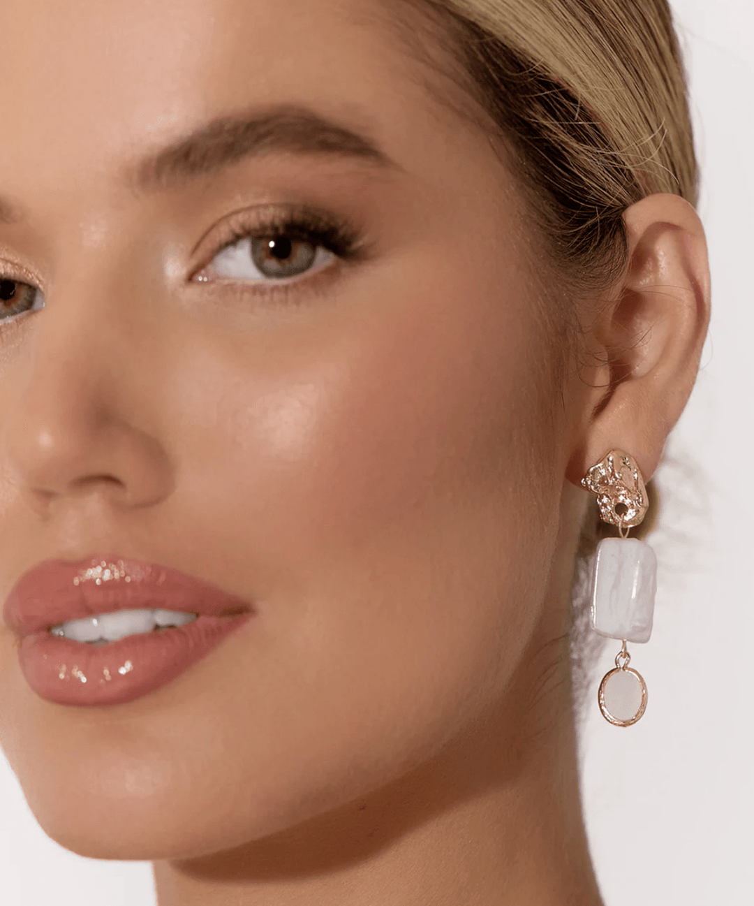 Glass Drop Pearl Earring - AD53 - Pizazz BoutiqueAdorne