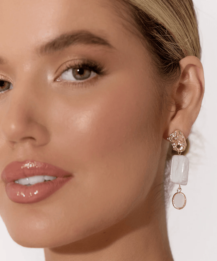 Glass Drop Pearl Earring - AD53 - Pizazz BoutiqueAdorne