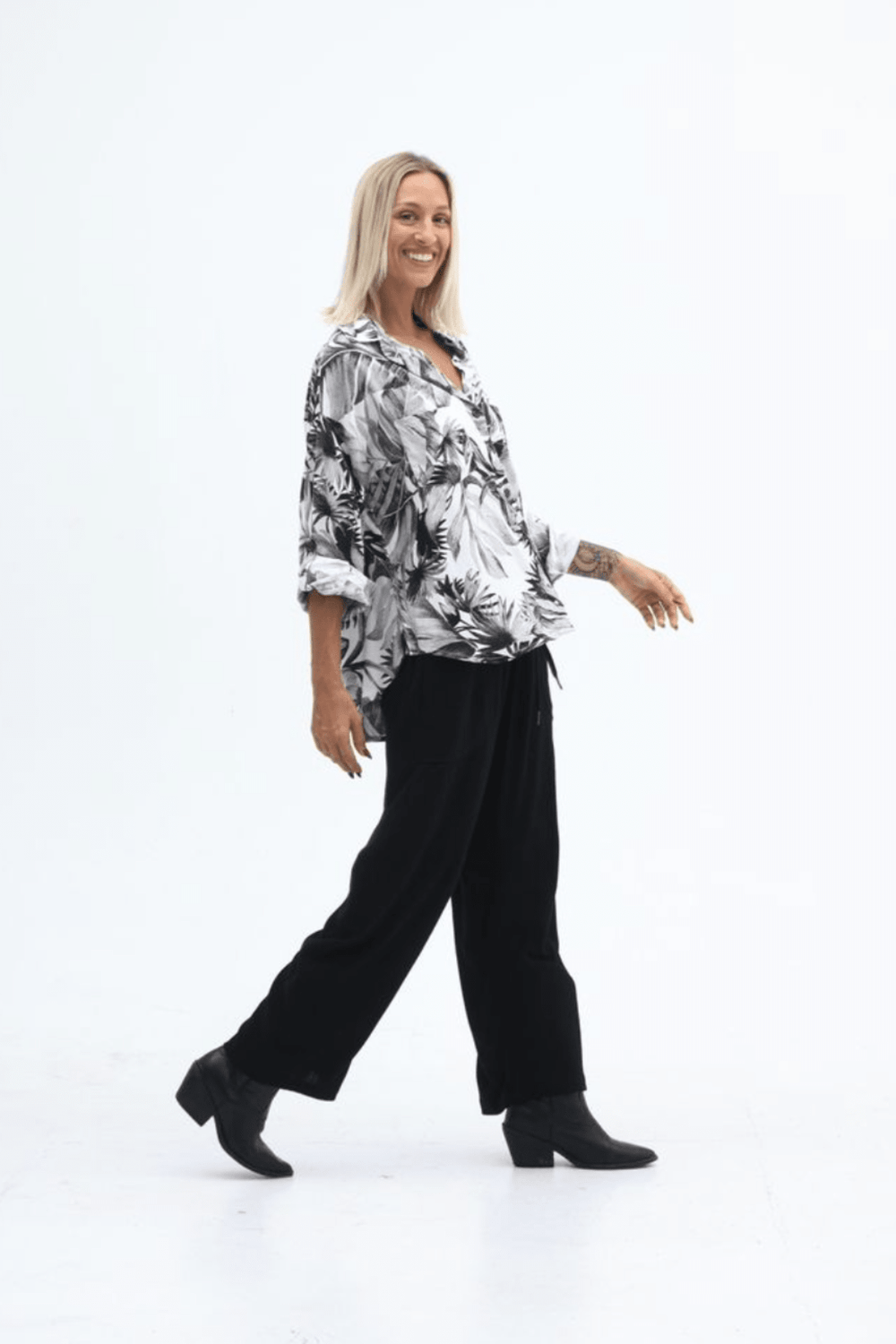 Kaia Shirt - Black/White Leaf Print - CB69 - Pizazz BoutiqueCarbon The Label