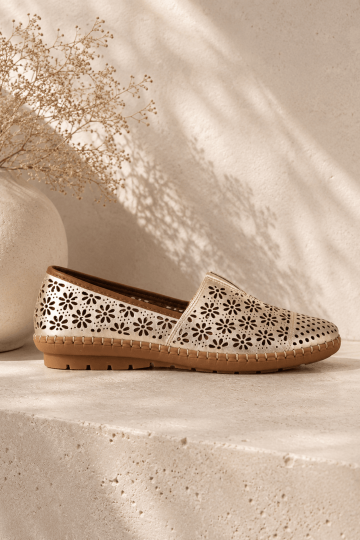 Kylie - Light Gold - C31 - Pizazz BoutiqueCabello