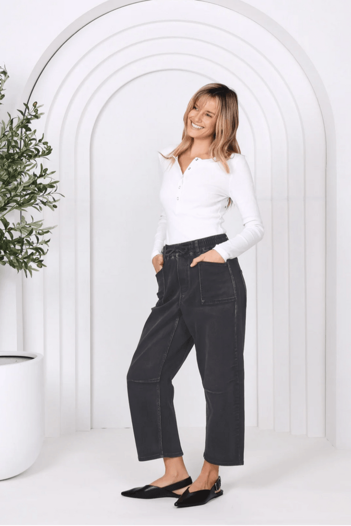 Leo Barrel Jeans - Black - MC2 - Pizazz BoutiqueMonaco Jeans