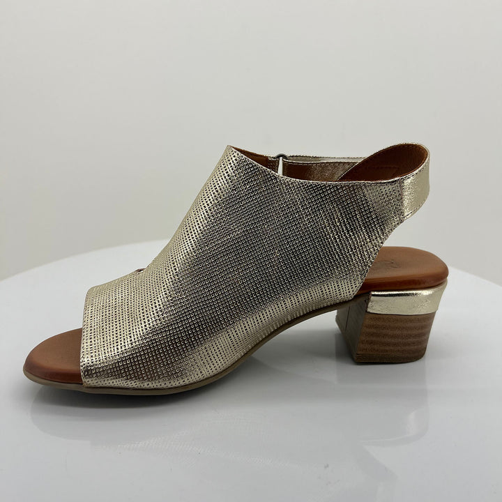 Lydia Sandal - Gold - RS40