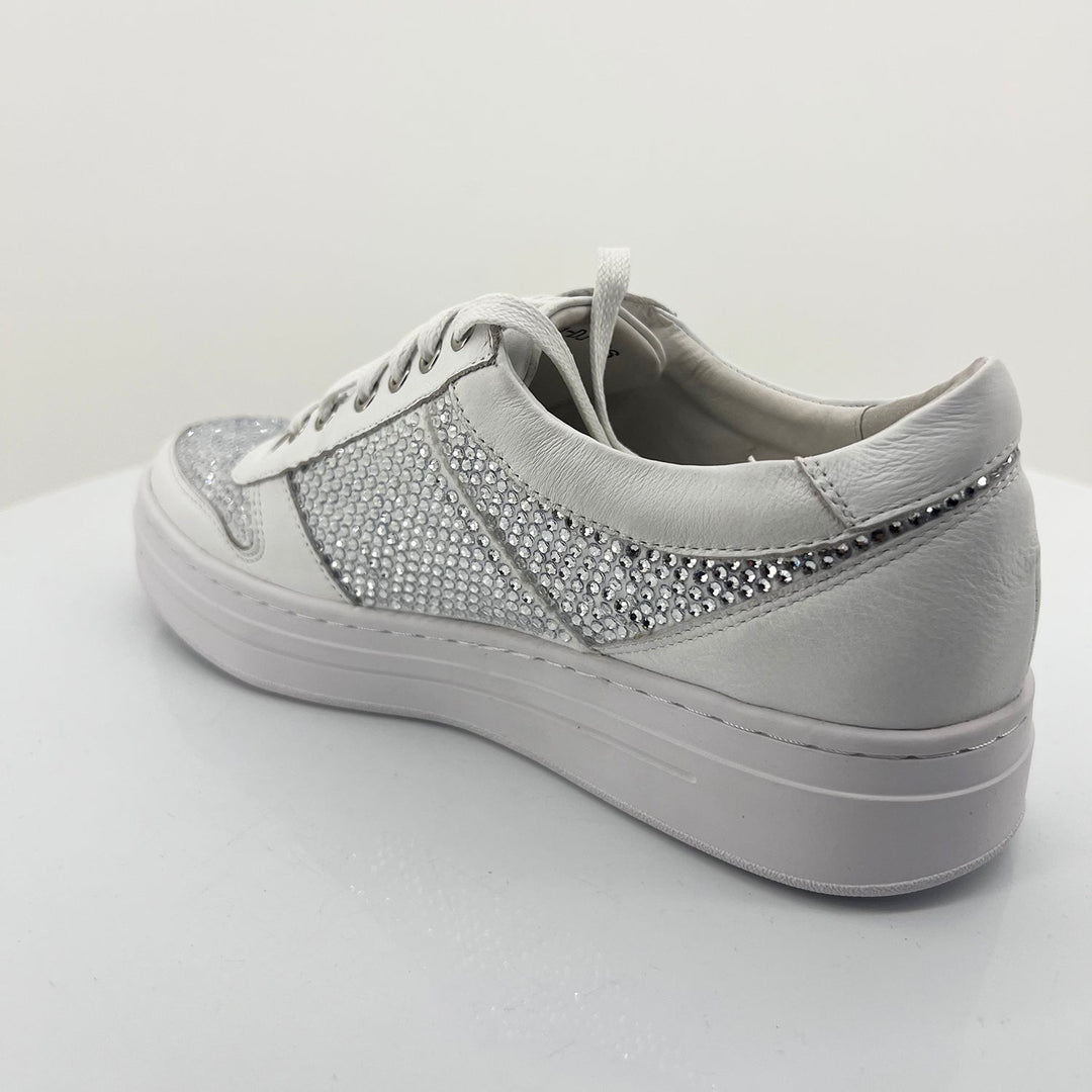 Nenna Sneaker - White & Silver - DJ31 - Pizazz BoutiqueDjango & Juliette