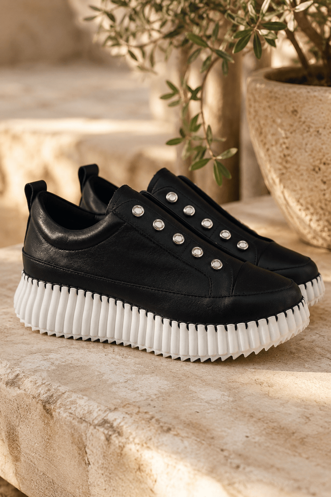 Oriel Sneaker - Black - HN3 - Pizazz BoutiqueHinako