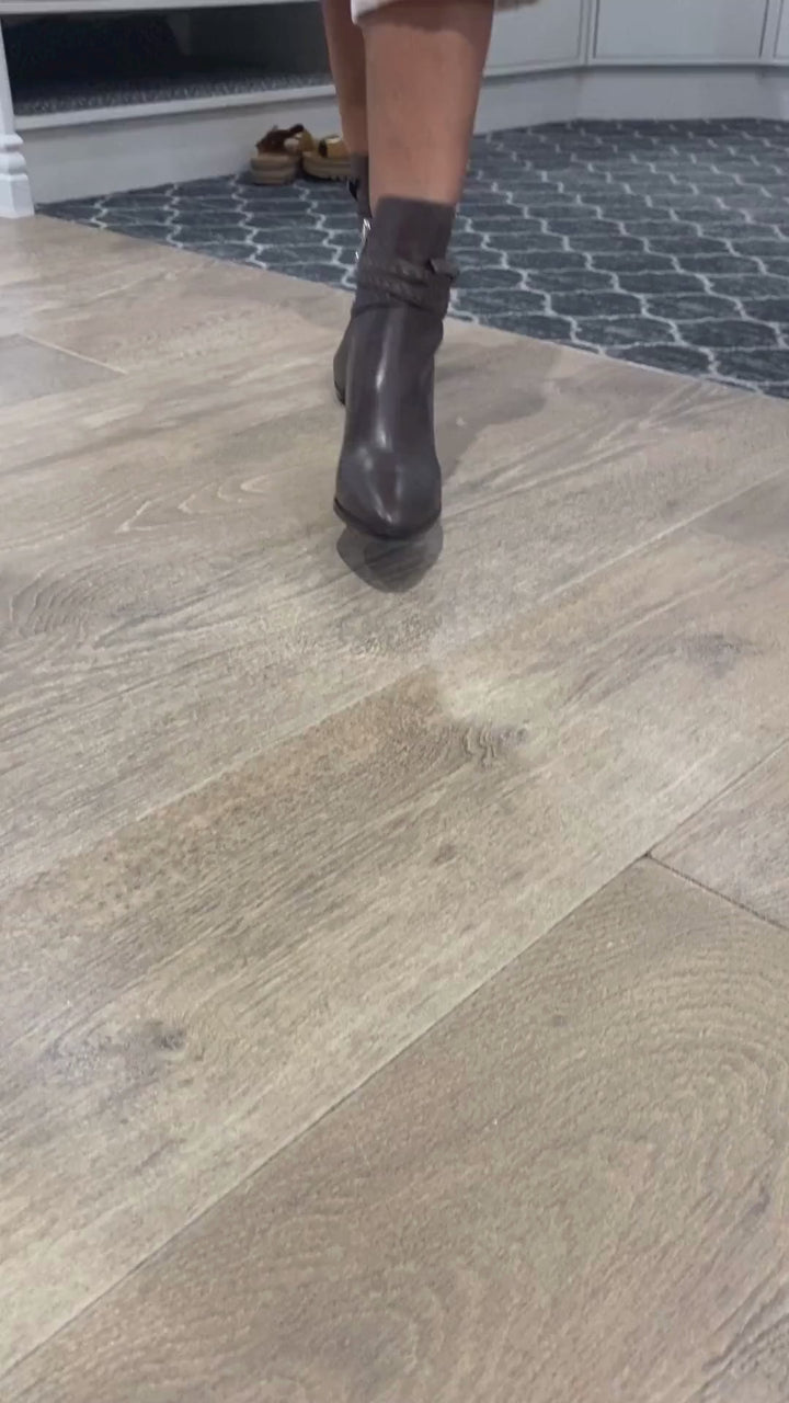 Adaire Boot - Choc- DJ38