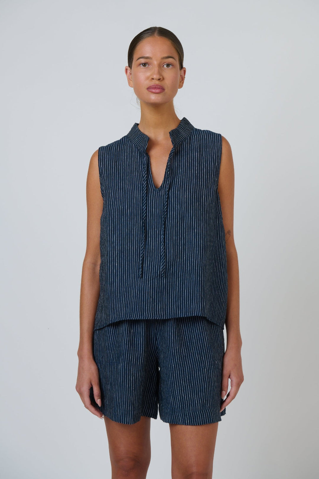 Streamlined Sleeveless Top - Pizazz BoutiqueNaturals By O & J