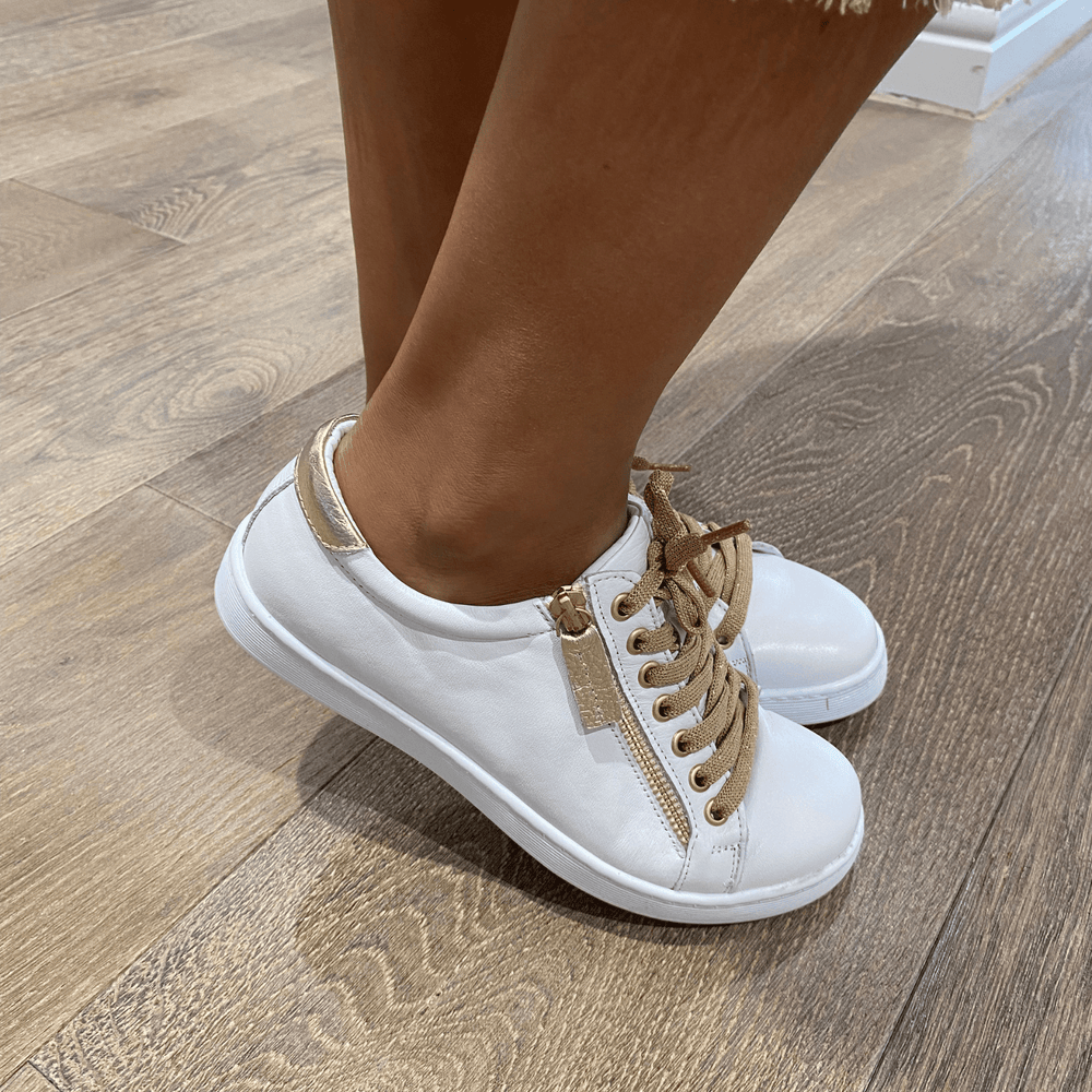 Token Sneaker - White & Gold - RS11 - Pizazz BoutiqueRilassare