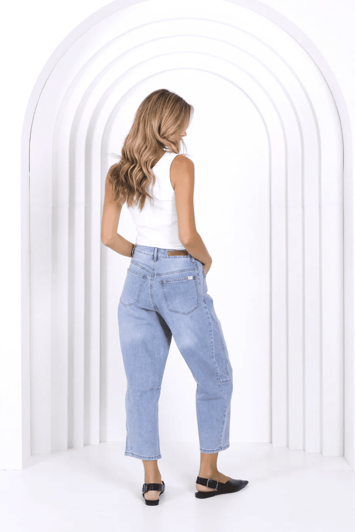 Toni Barrel Jeans - Light Wash - MC1 - Pizazz BoutiqueMonaco Jeans