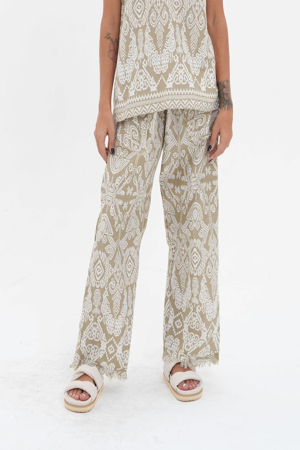Toteme Frayed Pant - Khaki - CB23 - Pizazz BoutiqueCarbon The Label