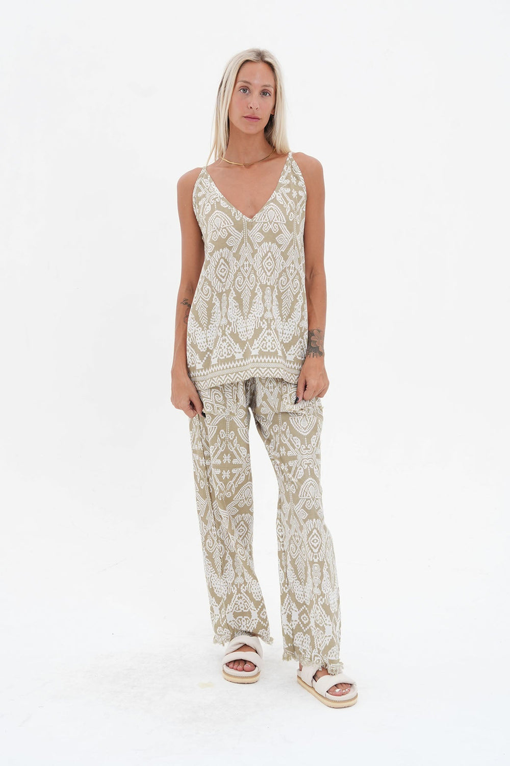 Toteme Frayed Pant - Khaki - CB23 - Pizazz BoutiqueCarbon The Label
