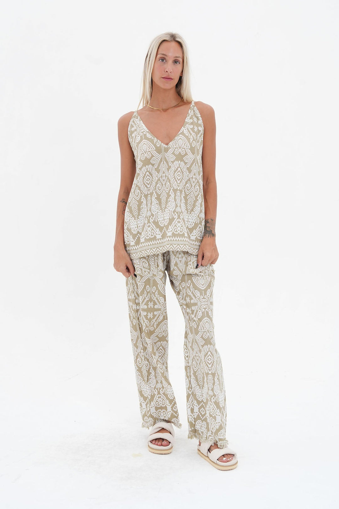 Toteme Frayed Pant - Khaki - CB23 - Pizazz BoutiqueCarbon The Label
