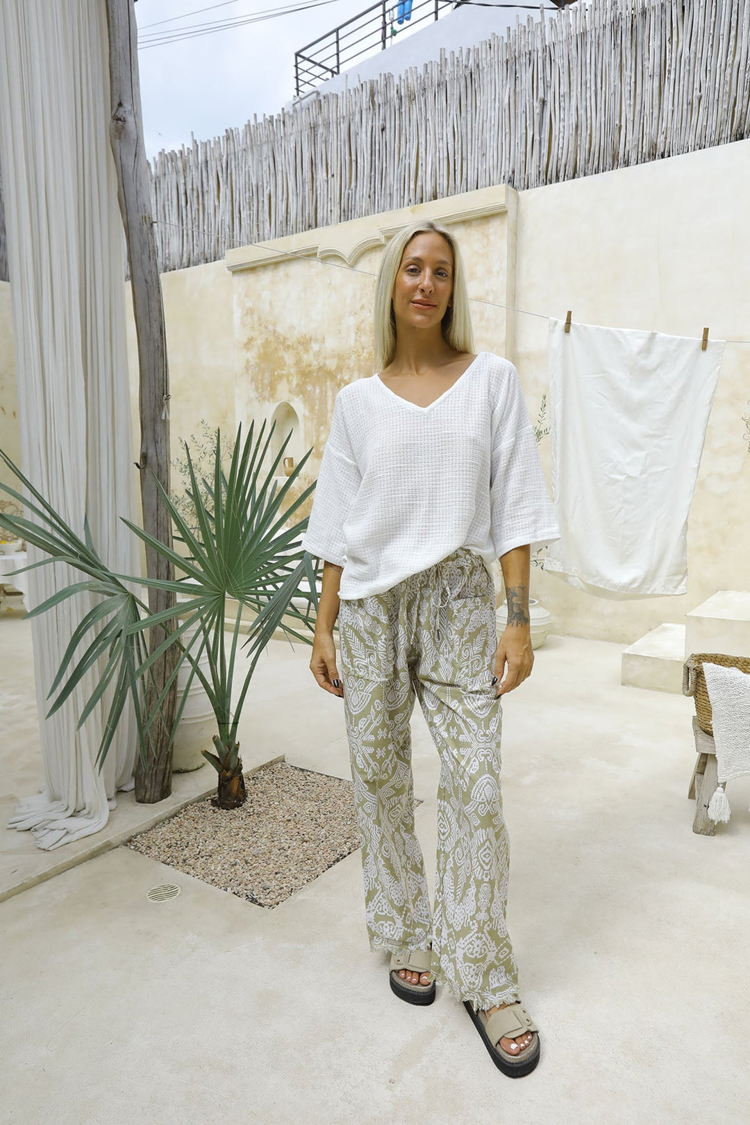 Toteme Frayed Pant - Khaki - CB23 - Pizazz BoutiqueCarbon The Label
