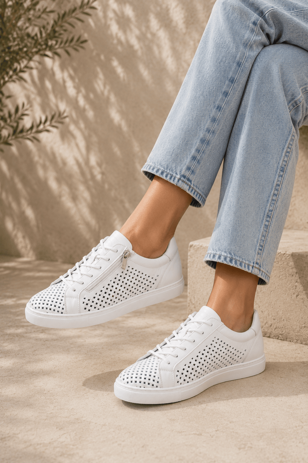 Upshot - White - C26 - Pizazz BoutiqueCabello
