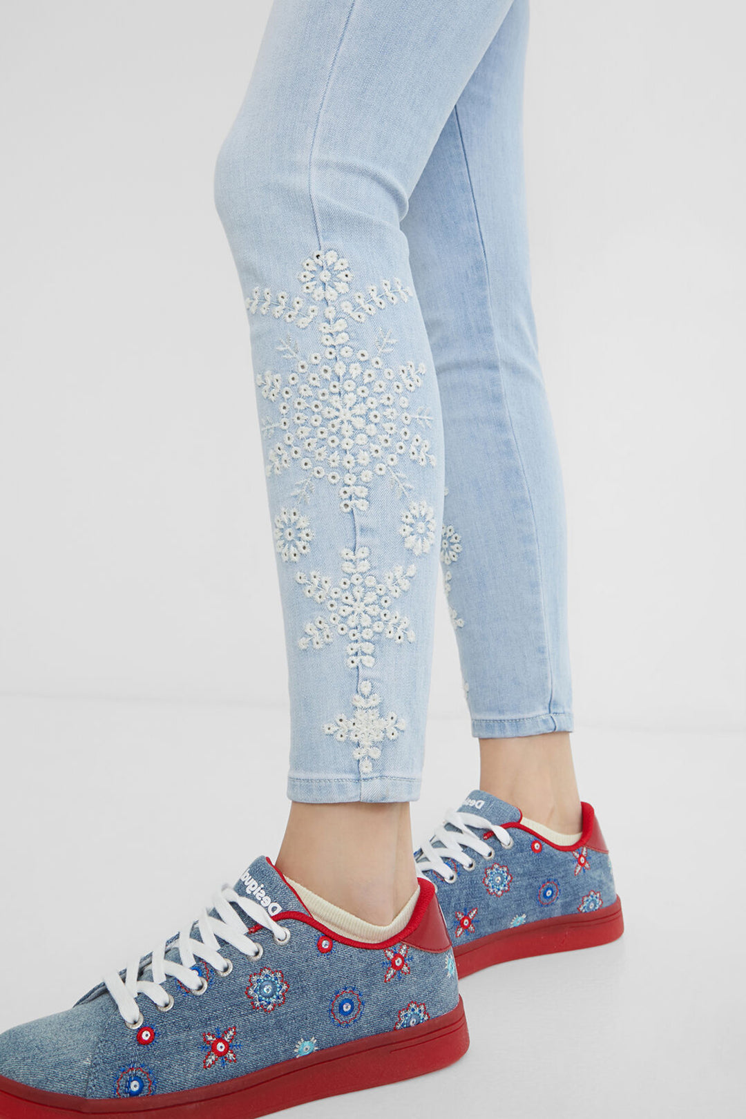 Embroidered Skinny Jeans  | DG16