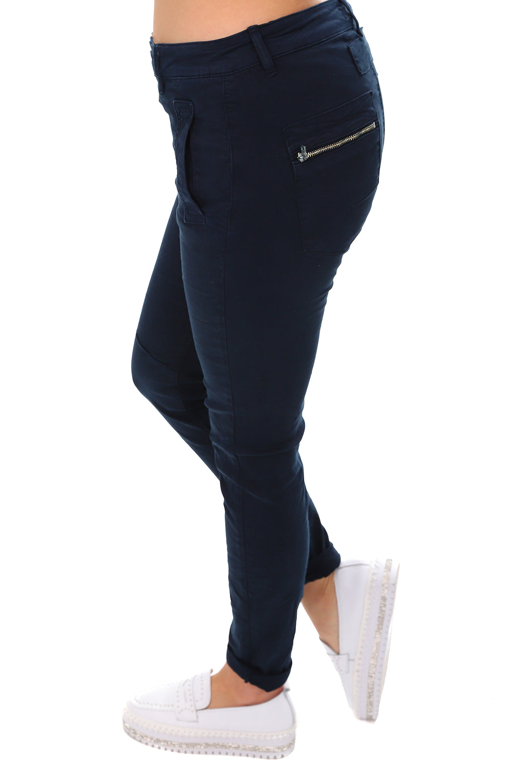 Make a statement with a difference wearing the Classic Button Jeans in Indigo by Italian Star. These denim jeans double as a casual and smart pant with an added touch of Pizazz through the zip and button detail. With a mid rise waist, pockets and tapered leg these pants are going to fit you to perfection! Brand: Italian Star Style Code: 8123 Colour: Indigo Material: 98% Cotton 2% Elastane Care: Machine wash Zip and button fly front Side pockets Zip back pockets Seam detail at knees Designed to fade