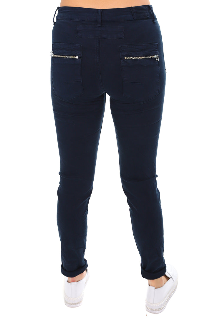 Make a statement with a difference wearing the Classic Button Jeans in Indigo by Italian Star. These denim jeans double as a casual and smart pant with an added touch of Pizazz through the zip and button detail. With a mid rise waist, pockets and tapered leg these pants are going to fit you to perfection! Brand: Italian Star Style Code: 8123 Colour: Indigo Material: 98% Cotton 2% Elastane Care: Machine wash Zip and button fly front Side pockets Zip back pockets Seam detail at knees Designed to fade