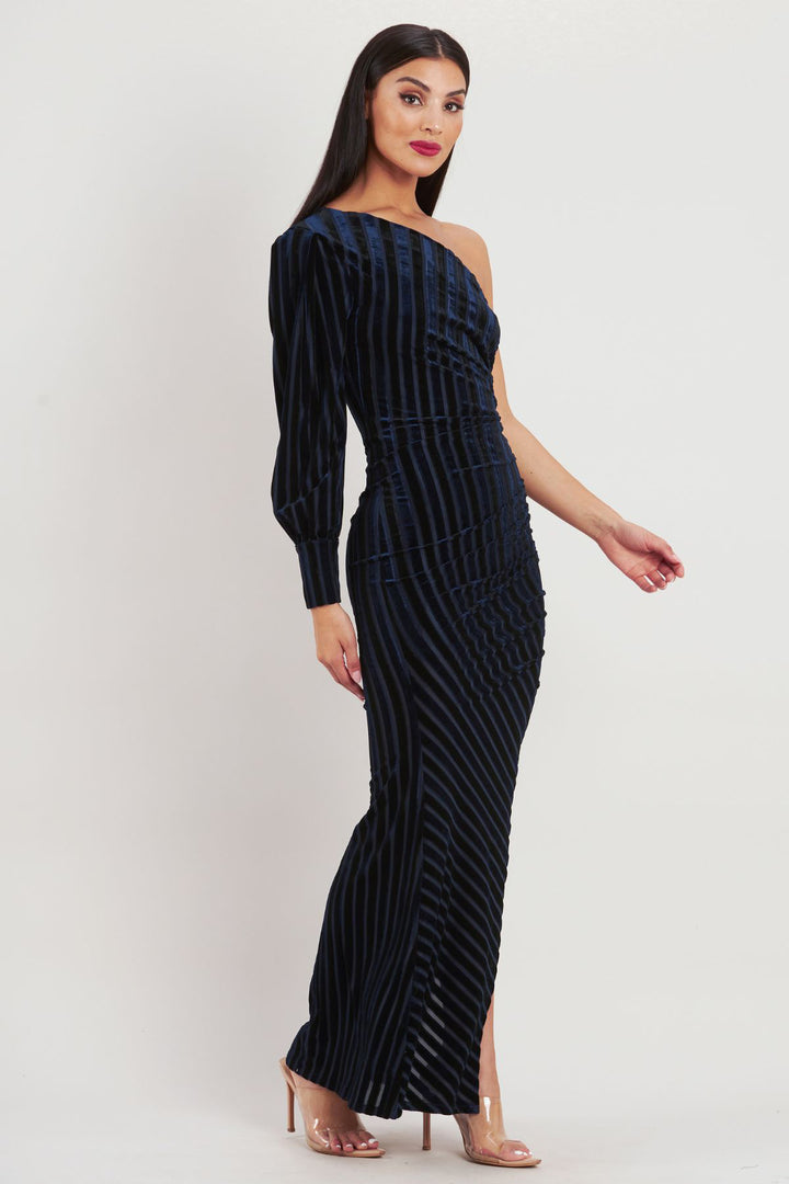 Make an impression in the Addison Maxi Dress by Romance. With its one sleeve design and figure hugging and flattering silhouette this dress certainly exudes timeless glamour.  Brand : Romance Style Code : RM231101 Colour : Navy Midweight Moderate stretch One shoulder neckline Single sleeve with button cuff Side split